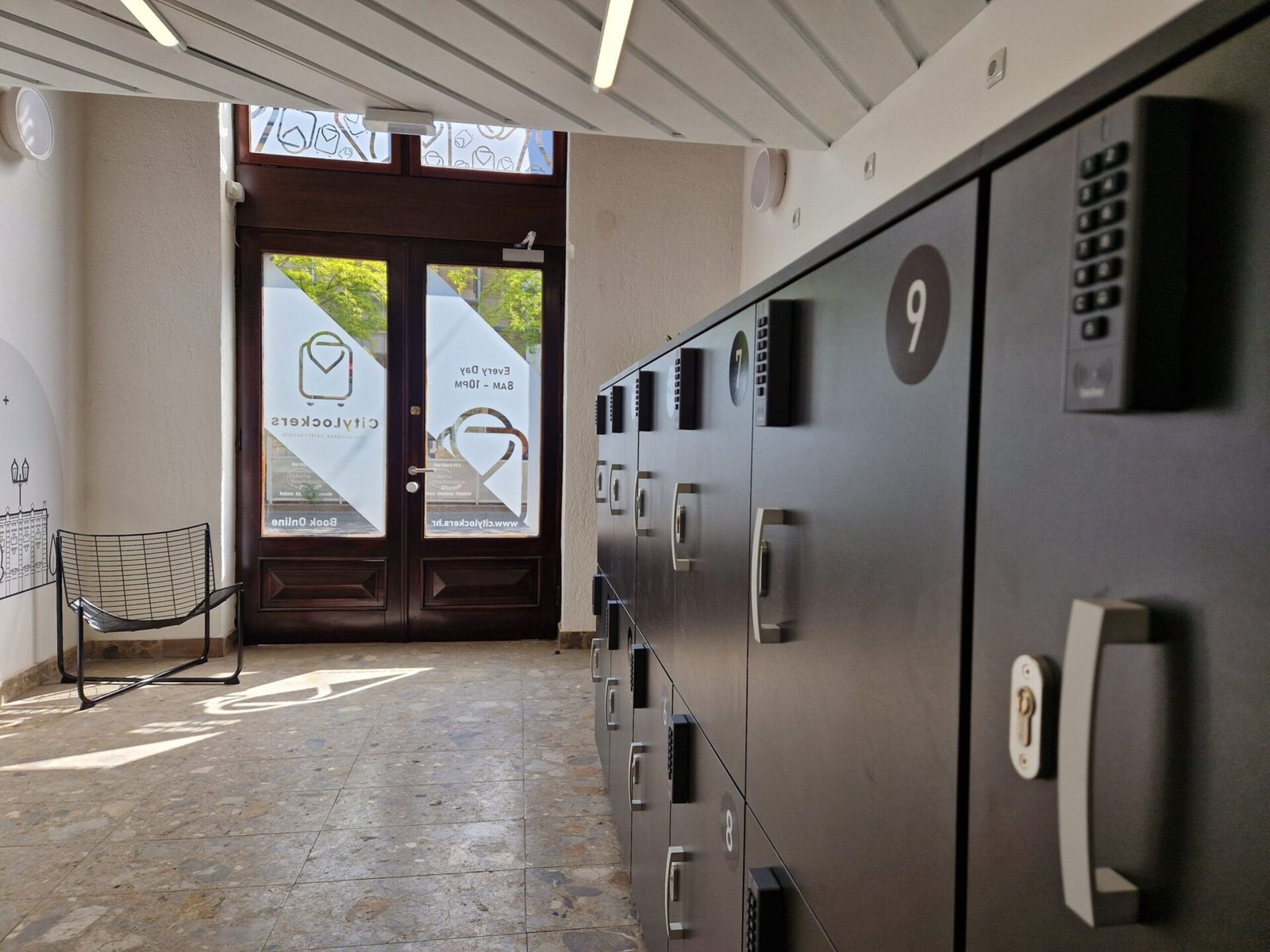 citylockers Zagreb inside view showing the lockers and the chair